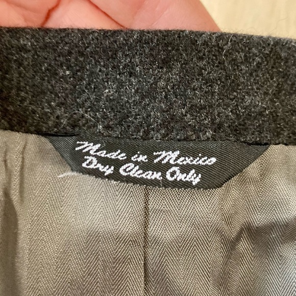 Cashmere 3 Button Sport Coat Charcoal Gray size 44R by Joseph & Lyman - Picture 8 of 10